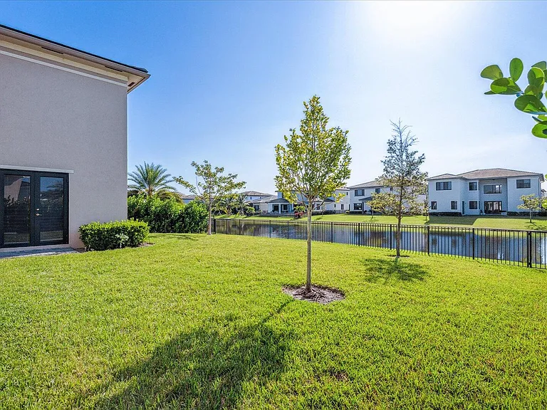 10830 Moore Dr — Photo 24