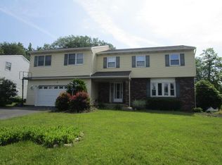 25 Glenmore Dr, Schenectady, NY 12309
