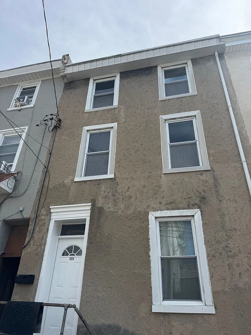 Manayunk Beautiful 4 Bedroom Row $2,250/month — Photo 1