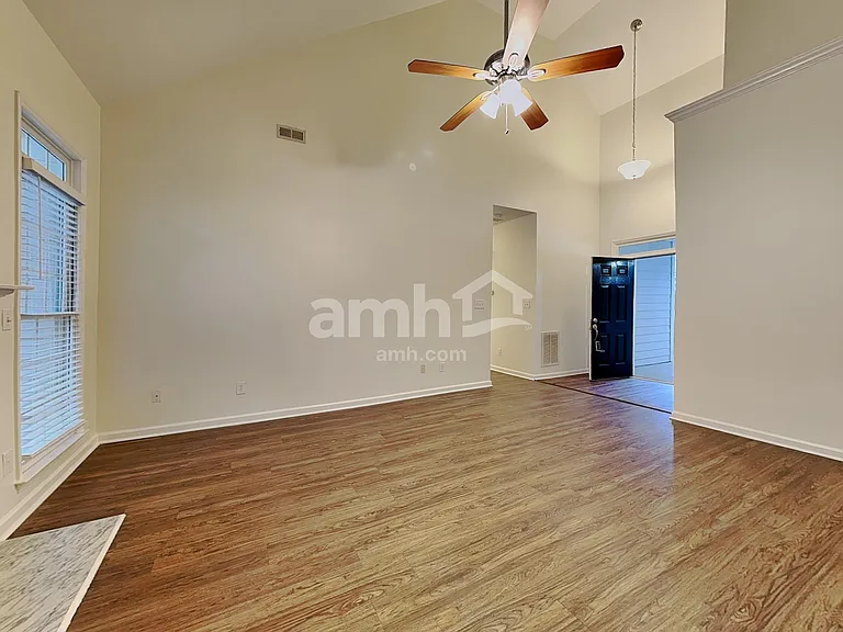 102 Selsey Dr — Photo 9