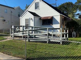 23 Bernard St, Lawrence, NY 11559