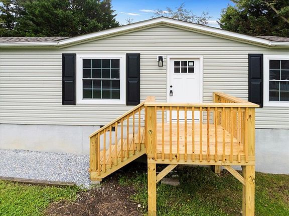4th image of 956 Ward Ln