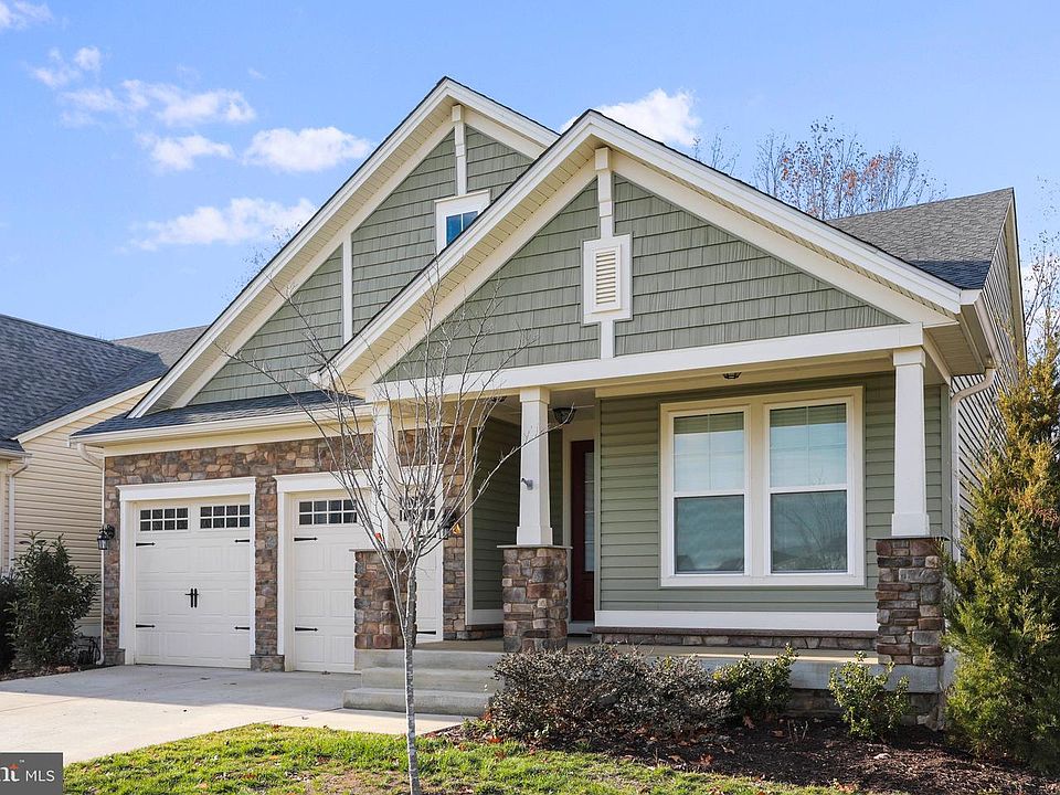 1st image of 624 Crab Apple Dr