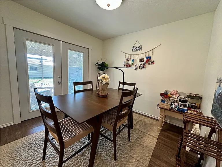 1213 Montreal Dr — Photo 17