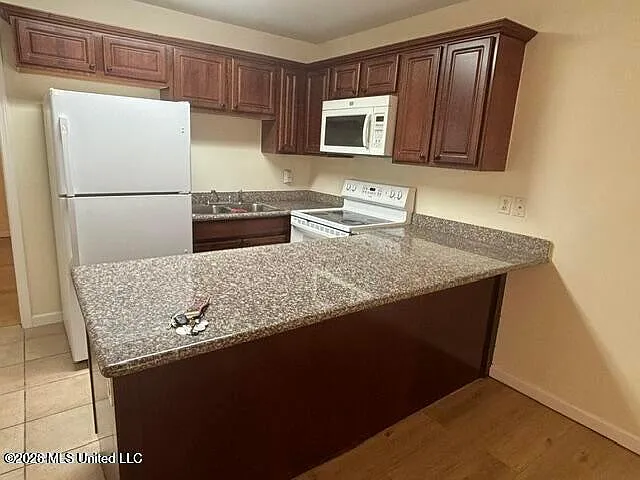 3 bed, 2.0 bath, 1328 sqft, $1,250 — Photo 3