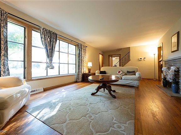 4th image of 2090 Newbury Dr