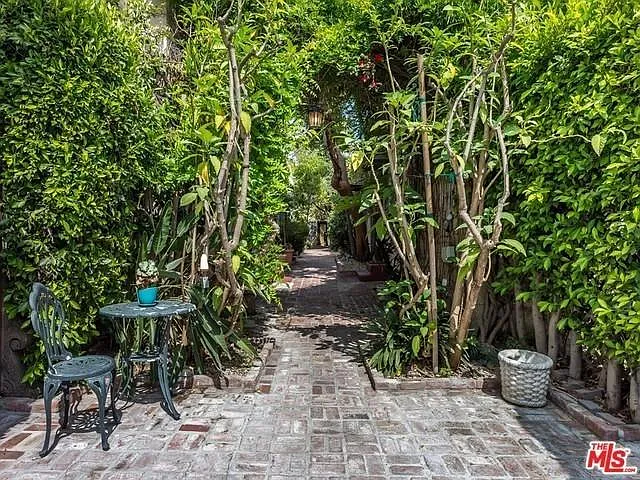 812 N Poinsettia Pl #1/4 — Photo 2