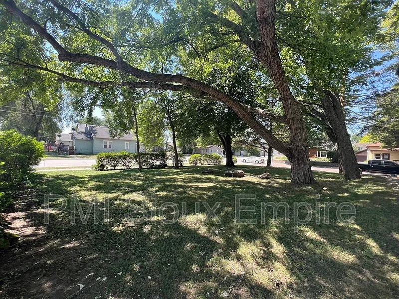 2 bed, 1.0 bath, 700 sqft, $800 — Photo 3
