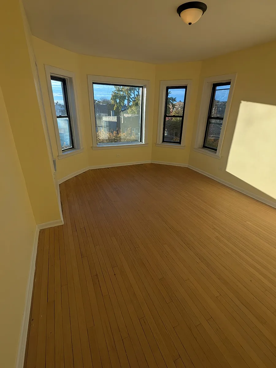 Building Photo - 1315 W 82nd St #2