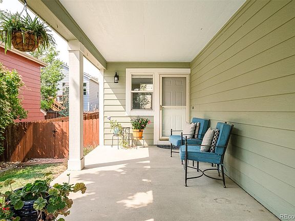 3rd image of 302 Sanders Circle