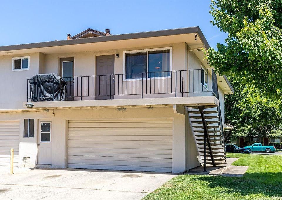 1st image of 9528 Emerald Park Dr APT 1
