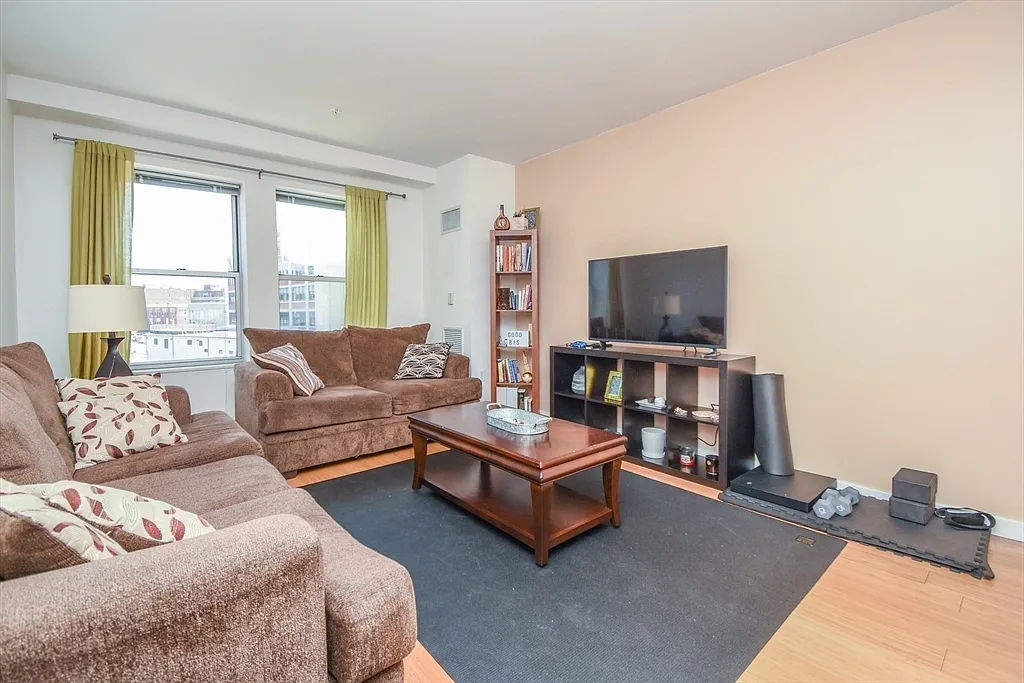 2 bed, 990 sqft, $4,800 — Photo 4