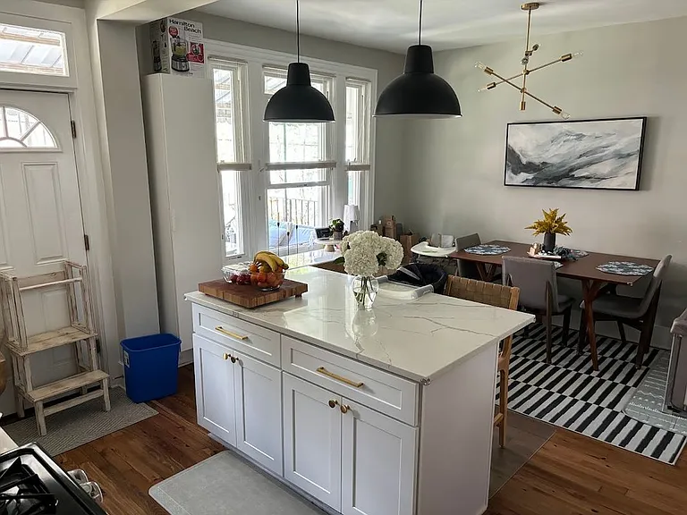 220 Adams St NE — Photo 8