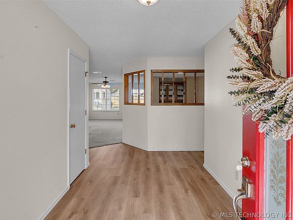 5th image of 2409 S Maywood Dr