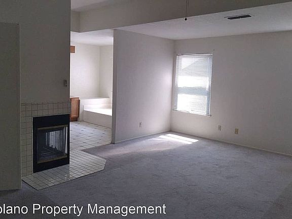 3rd image of 1109 Tanglewood Dr