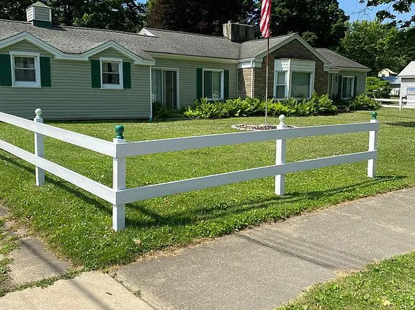 472 E South St, Corry, PA 16407