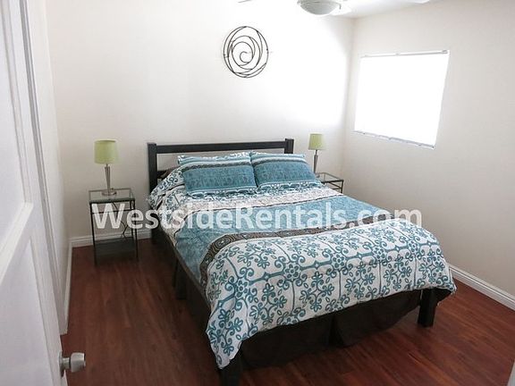 4th image of 3567 Overland Ave