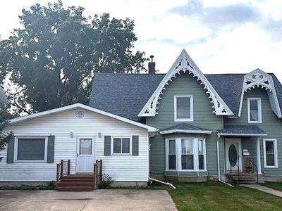 210 S 2nd St, Maquoketa, IA, 52060