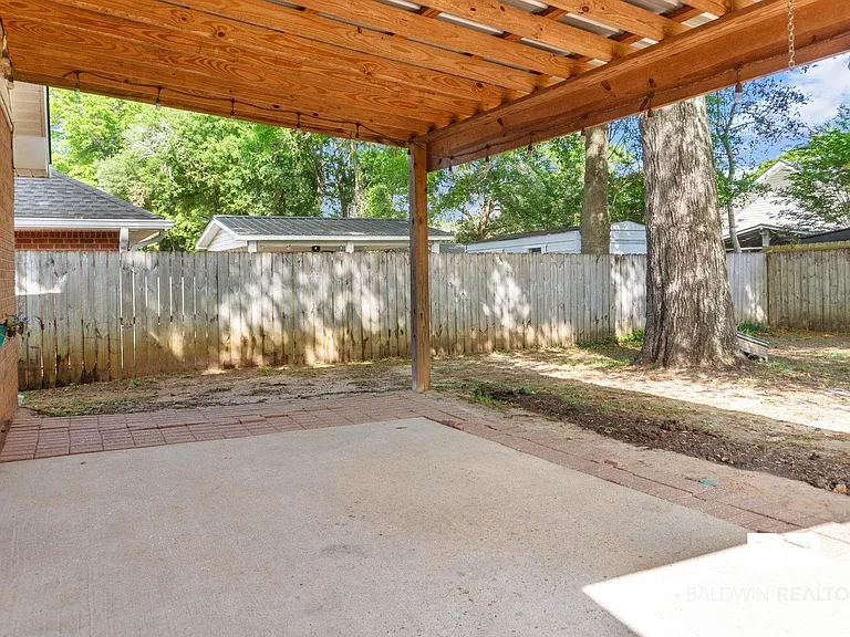 8254 Magnolia Village Dr S — Photo 26