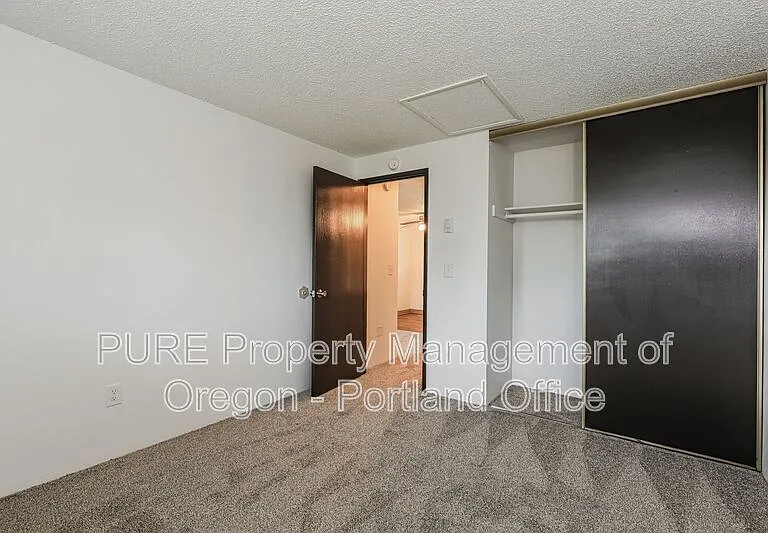 Parkway Garden — Photo 150