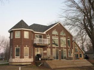 3253 Lake Shore Dr, Bremen, IN 46506