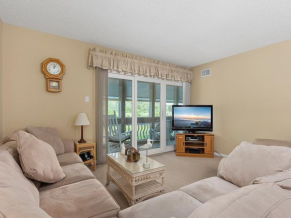 3rd image of 4410 West Ave #32
