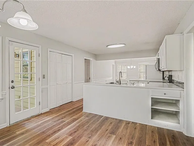 1527 Ridgewood Dr — Photo 9