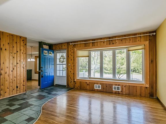 3rd image of 100 Avondale Dr