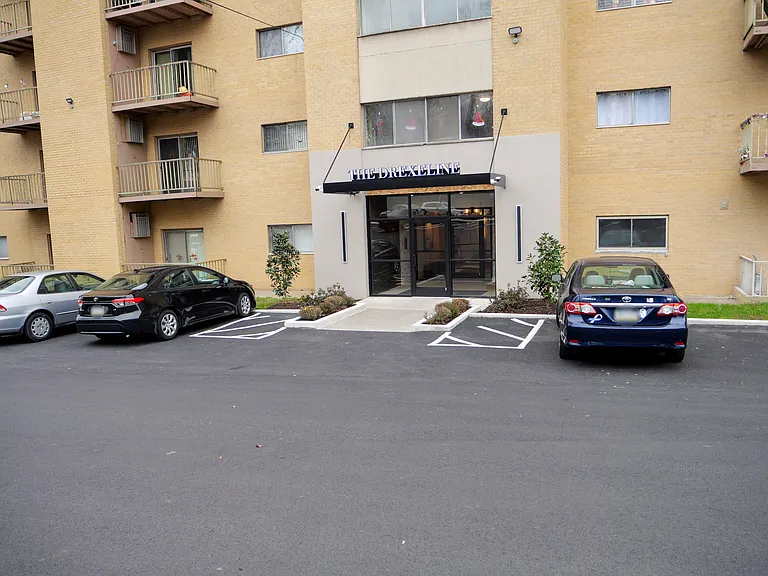 Drexeline Apartments — Photo 1