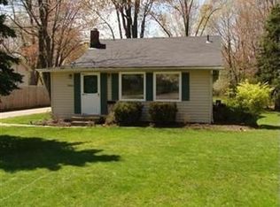 5840 Lake St, Mentor On The Lake, OH 44060