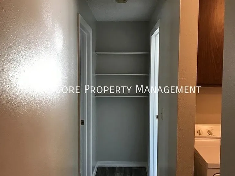 511 W Pine Ave — Photo 12