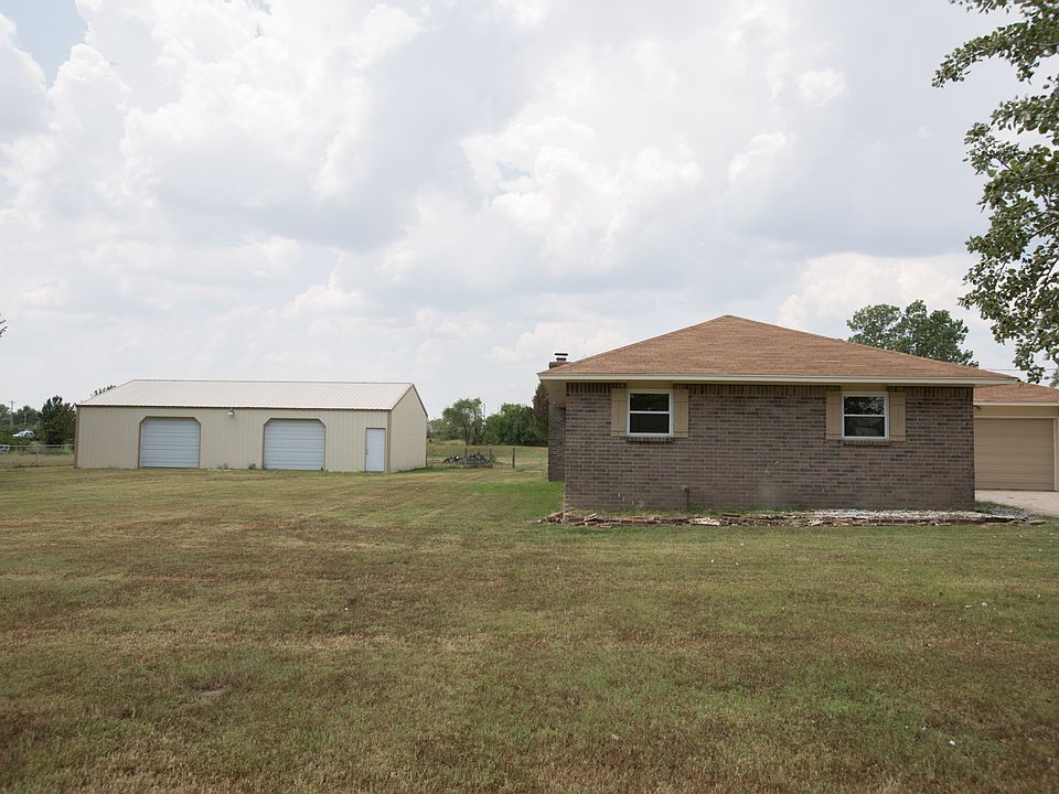 Full Brick Home with 30 x 50 Shop with Electric
