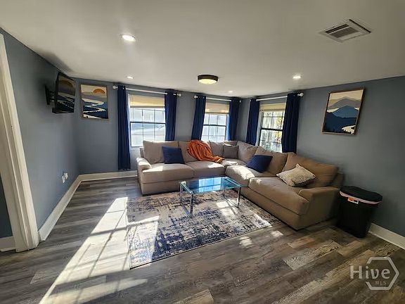 5th image of 110 1/2 W 51st St #B