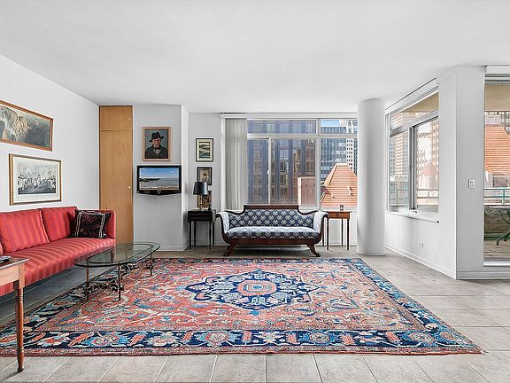 4th image of 145 E 48th St APT 32B