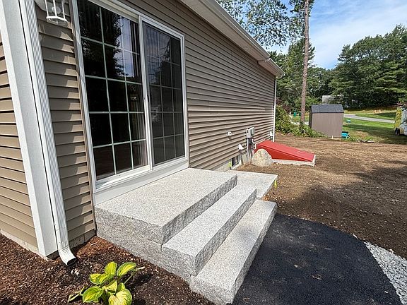 4th image of 1110 Long Pond Rd
