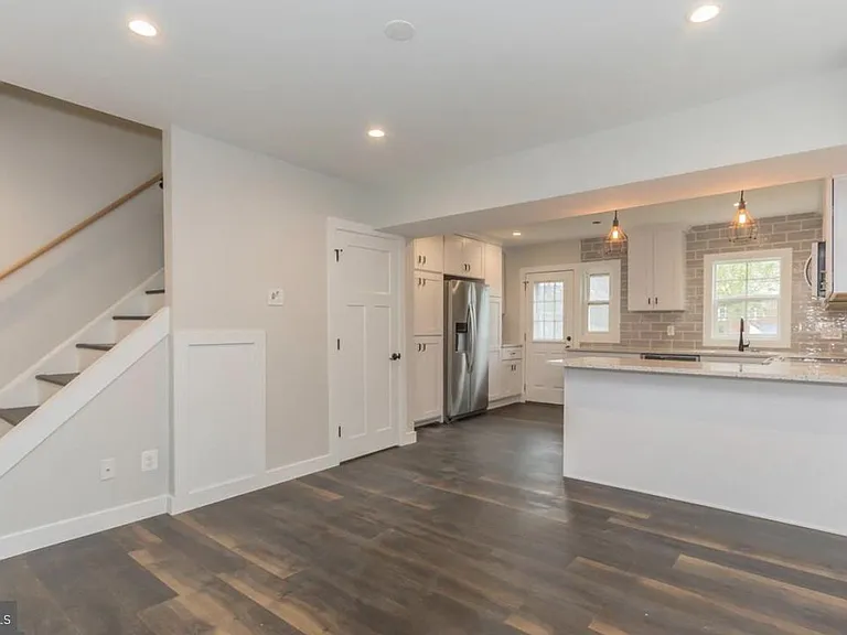 308 S Veitch St — Photo 8
