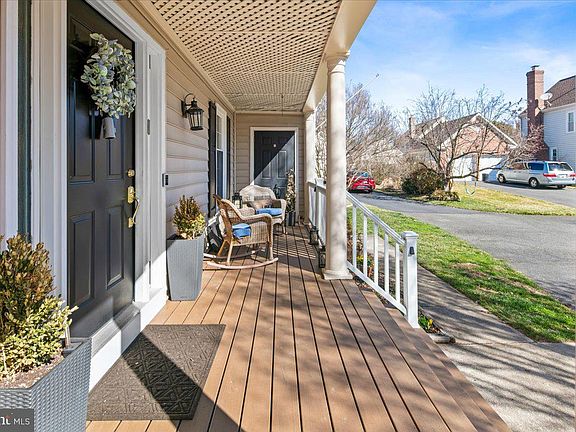 3rd image of 6582 Forsythia St