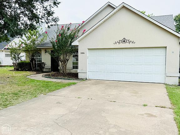 3rd image of 2006 Wingate Dr