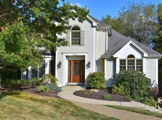 460 Settlers Village Cir, Cranberry Township, PA 16066