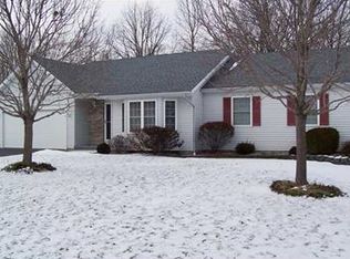 879 Meadow Ridge Ln, Webster, NY 14580