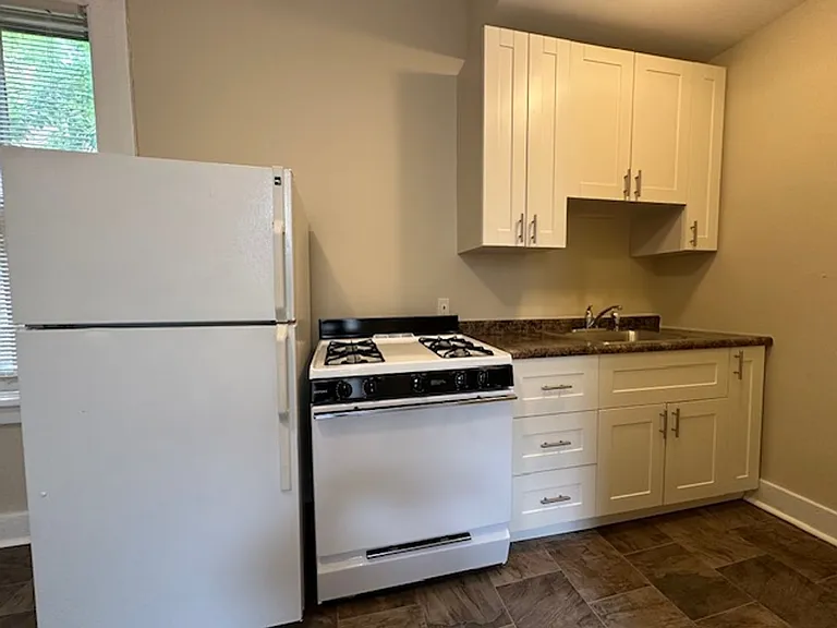 7/1 - $1545 2 BR, 1 BA with Heat, 3 blocks from UWM- 2943 N Bartlett — Photo 35