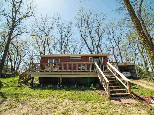 2 Woods Edge Dr, Stockton, IL 61085