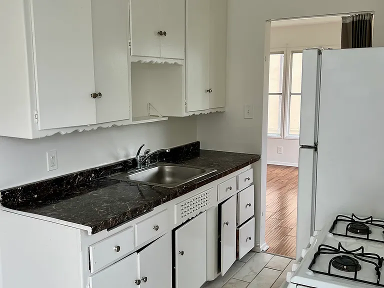 4019 McLaughlin Ave #4019 — Photo 3