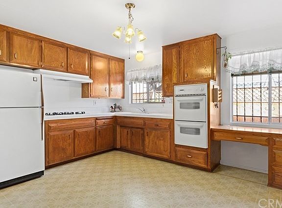 3rd image of 1101 E Saint James Ave