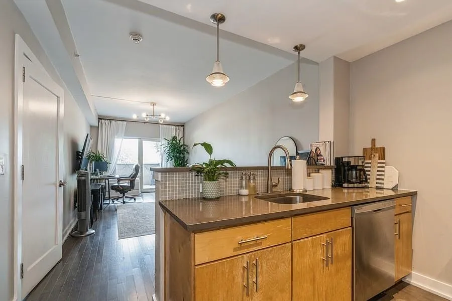 Building Photo - 3312 Hudson Ave #2D