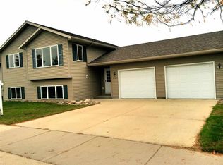 2106 Turpin St, Saint Peter, MN 56082