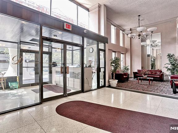 5th image of 160 Overlook Avenue #2D