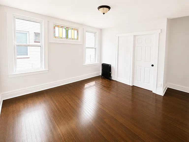 320-322 Kerrigan Blvd #2R — Photo 4