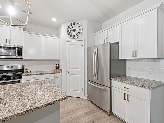 5th image of 2126 Colson Ln
