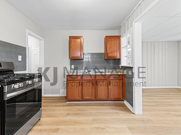 3rd image of 5012 Mildred St